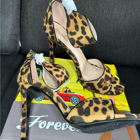 Leopard Print Women's Heels - Picture 3 of 4